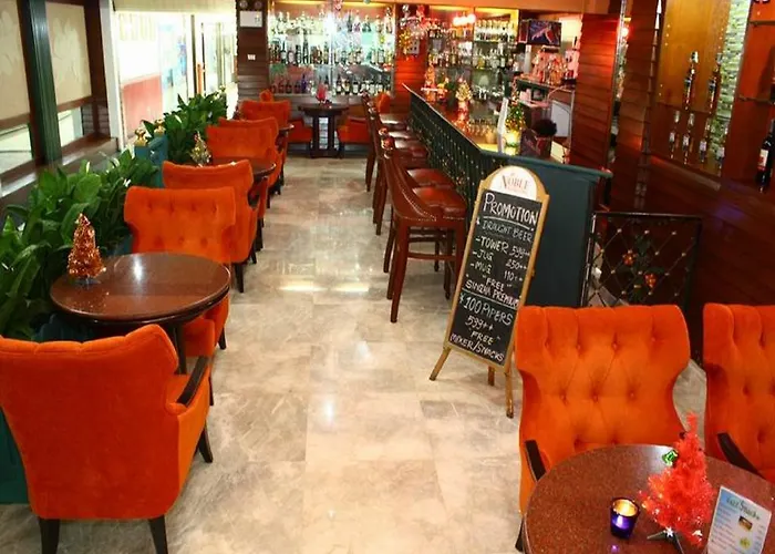 First 酒店 曼谷